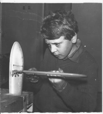 /Files/images/storya/Юний судномоделіст за роботою1982р.jpg